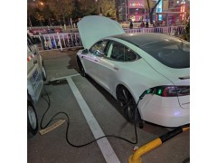 淄博享電移動充電救援配備國內標準的發(fā)電充電設備